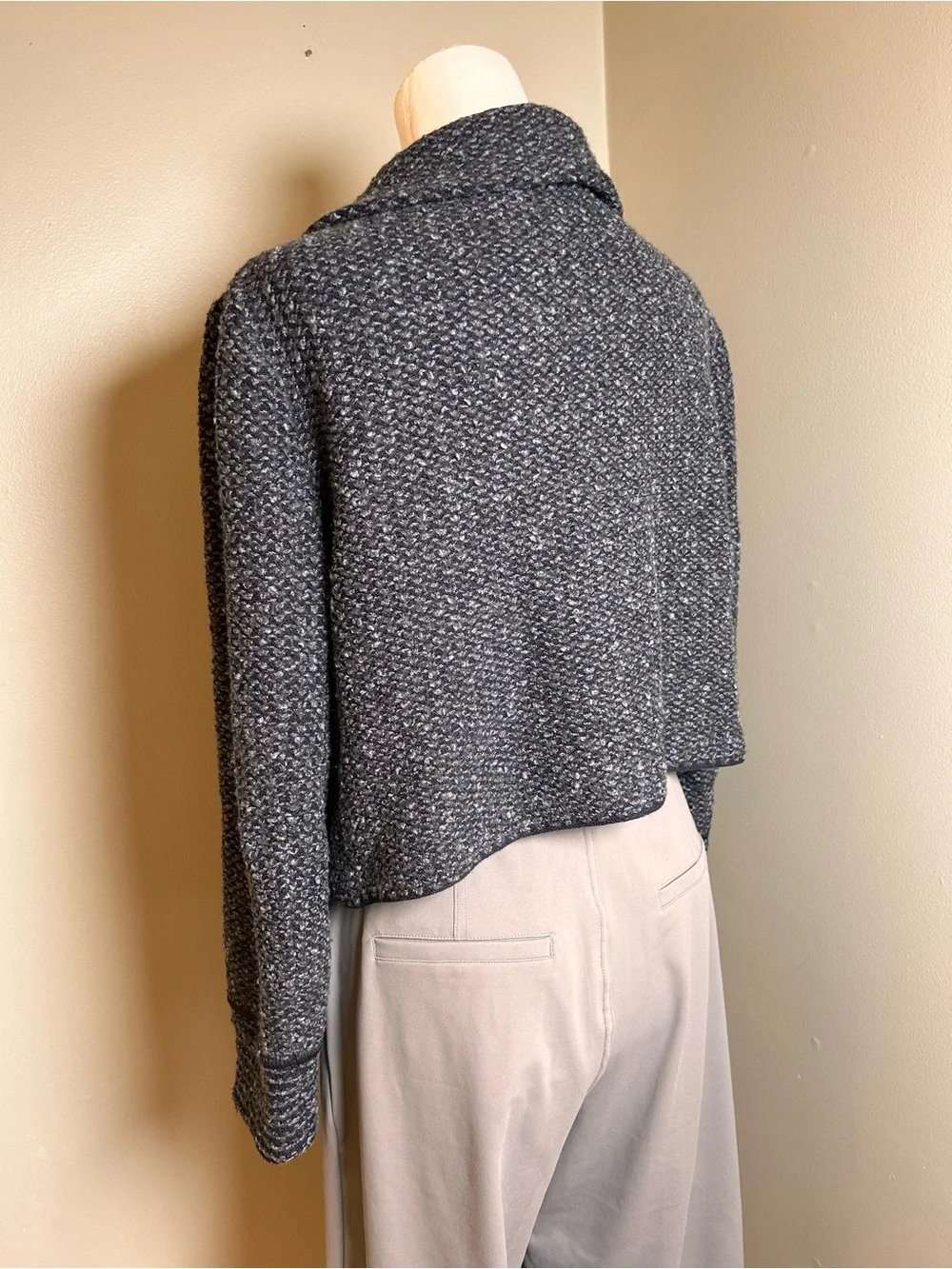 St. John Collection P Bouclé Cropped Knit Jacket Made USA